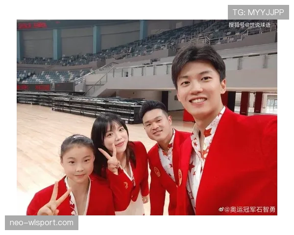 石智勇训练完直接拎两箱红牛走人,这喝法是拿金牌当糖嗑? 石智勇训练完直接拎两箱红牛走人,这喝法是拿金牌当糖嗑?